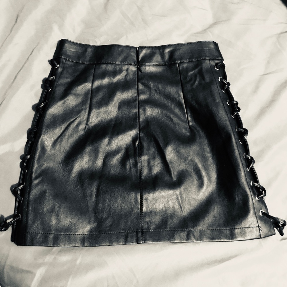 Faux leather skirt - Picture 3 of 3